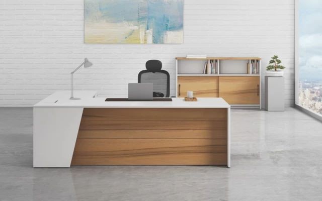 مكتب تنفيذي أبيض مع خشب فاخر | تصميم عصري راقٍ للمكاتب الراقية | فن المكاتب