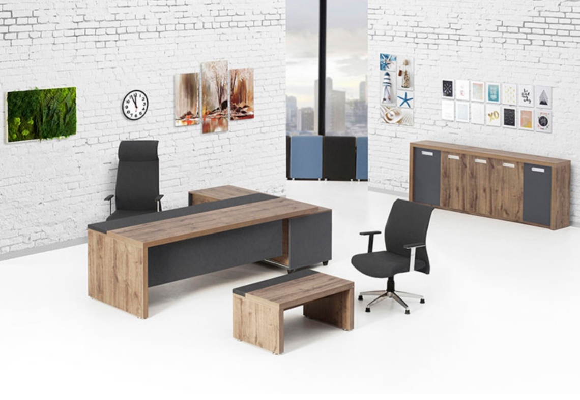 مكتب إداري خشبي بتصميم عصري | مكتب مدير عملي وفخم — من فن المكاتب